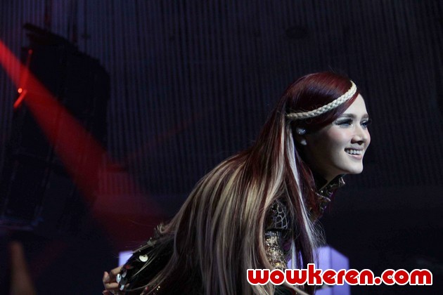 Gambar Foto Mulan Jameela di Parade Global TV - Salut Indonesia 2011