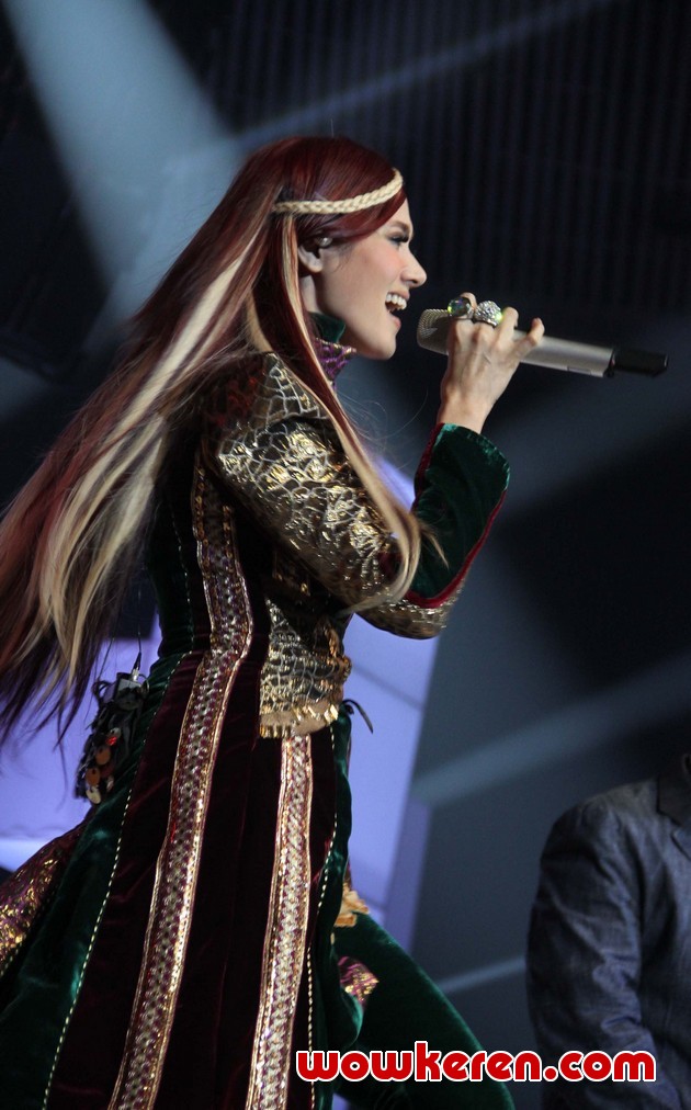 Gambar Foto Mulan Jameela di Parade Global TV - Salut Indonesia 2011