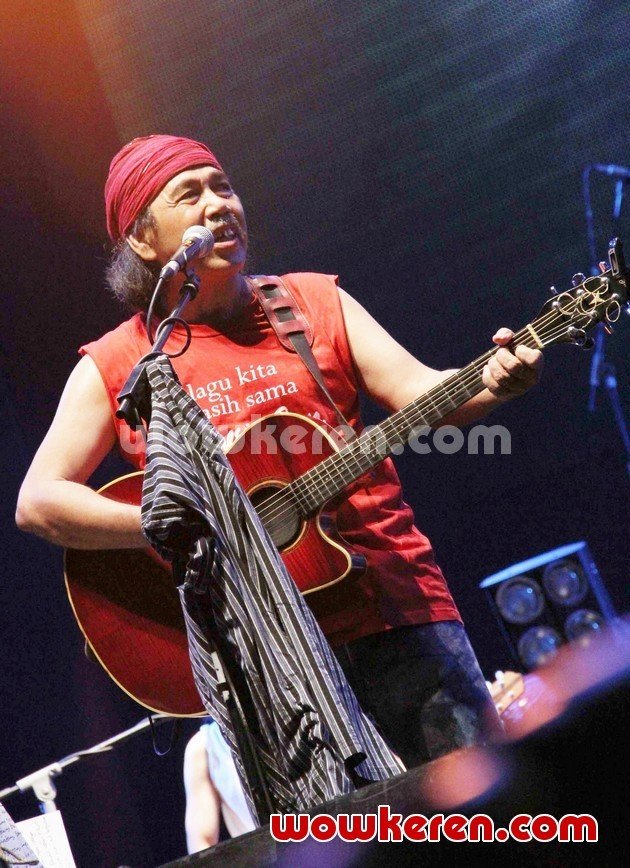 Gambar Foto Sawung Jabo di Konser Kantata Barock