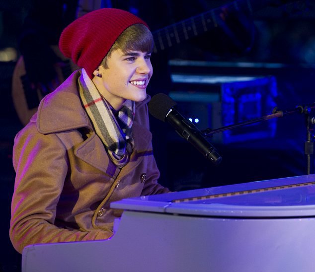 Gambar Foto Justin Bieber di konser akhir tahun