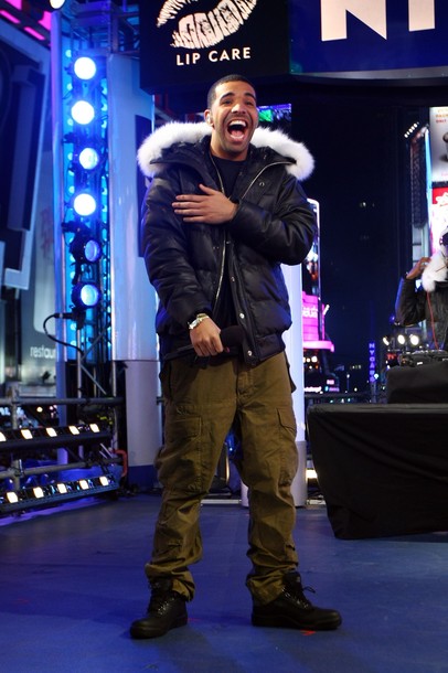 Gambar Foto Aksi panggung Drake