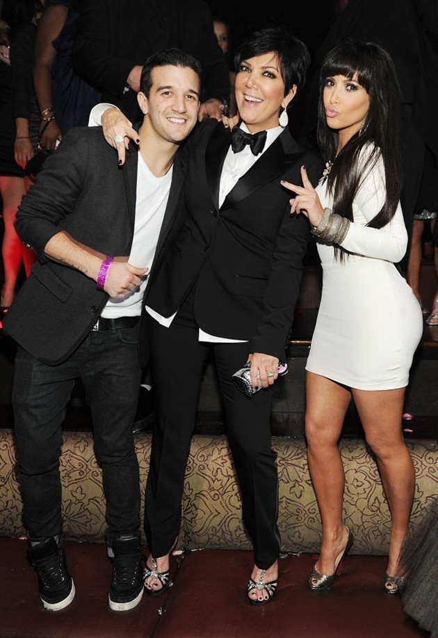 Gambar Foto Kim Kardashian Bersama Mark Ballas dan Kris Jenner dalam Event New Year's Eve 2012 di TAO