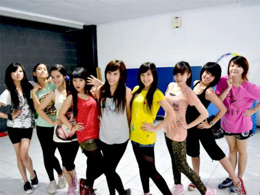 Gambar Foto Cherry Belle saat latihan
