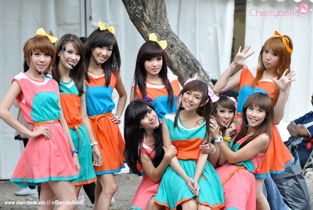 Gambar Foto Cherry Belle saat mengisi acara di salah satu program musik