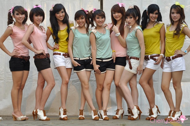 Gambar Foto Cherry Belle saat mengisi acara di salah satu program musik