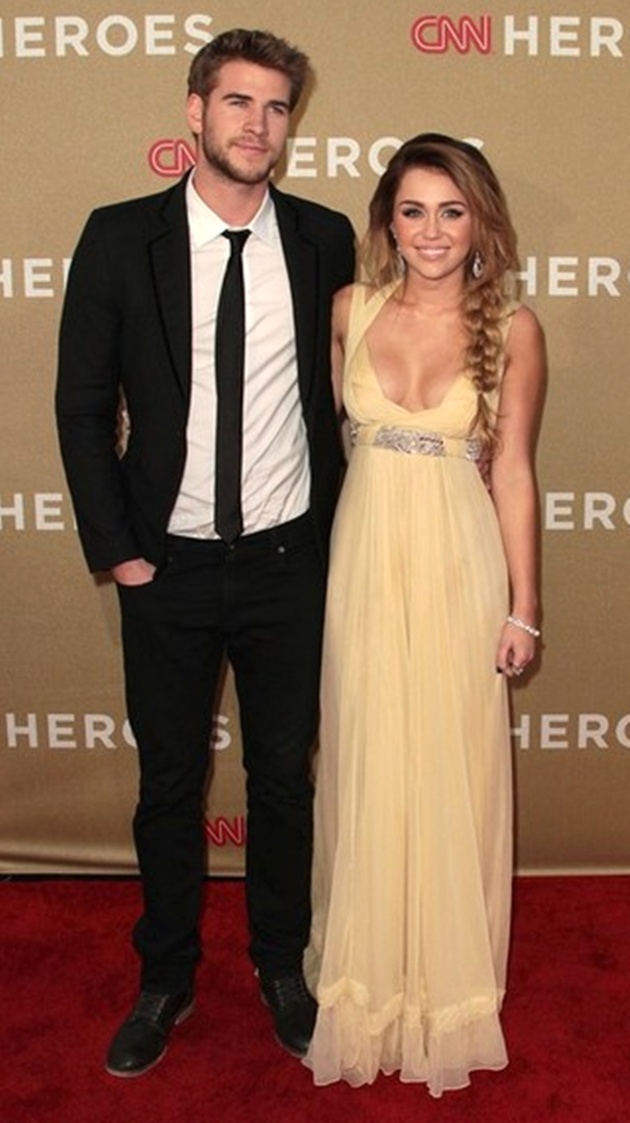 Gambar Foto Miley Cyrus dan Liam Hemsworth di CNN Heroes An All-Star