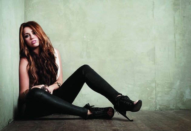 Gambar Foto Miley Cyrus di Photo Shoot Album 'Can't Be Tamed'