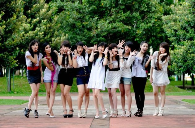 Gambar Foto Cherry Belle Tampil Kompak dan Ceria