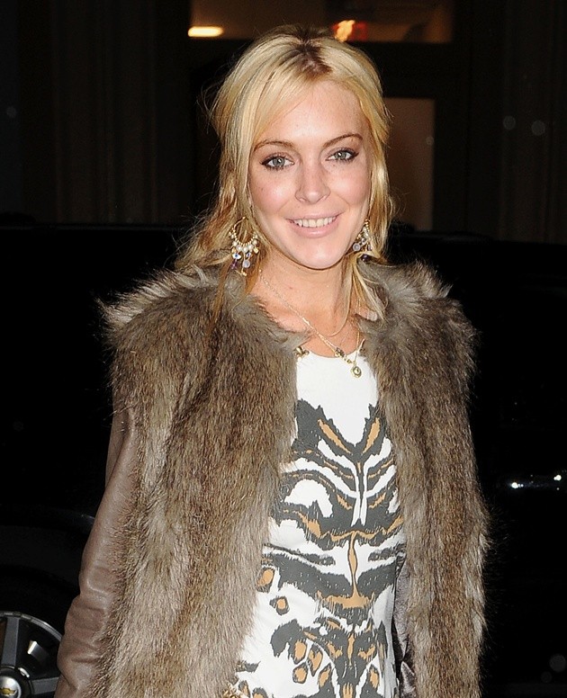 Gambar Foto Lindsay Lohan Ketika Mengunjungi Salah Satu Klub Malam