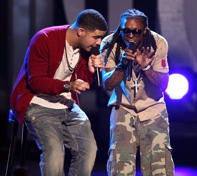Gambar Foto Aksi Drake Featuring Lil Wayne di Atas Panggung