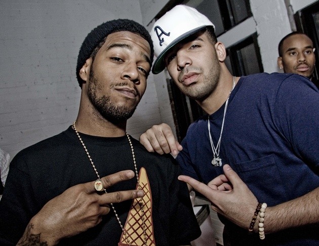 Gambar Foto Drake Saat Pesta Ulang Tahun