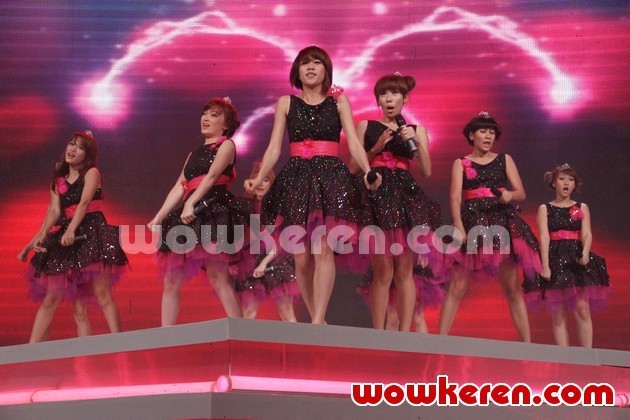 Gambar Foto Cherry Belle di Semarak 17 Indosiar