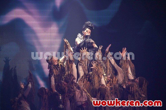 Gambar Foto Syahrini di Semarak 17 Indosiar