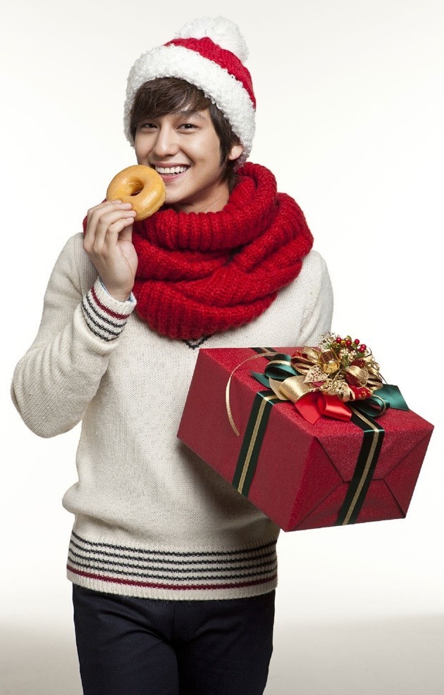 Gambar Foto Pose Kim Bum untuk Promo RingPang Donuts
