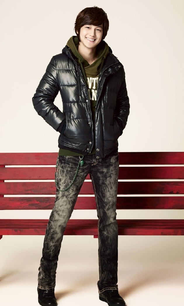 Gambar Foto Pose Kim Bum untuk Katalog