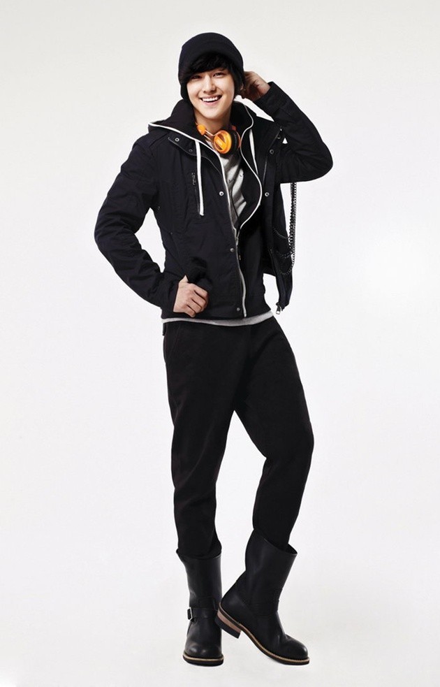Gambar Foto Gaya Santai Kim Bum