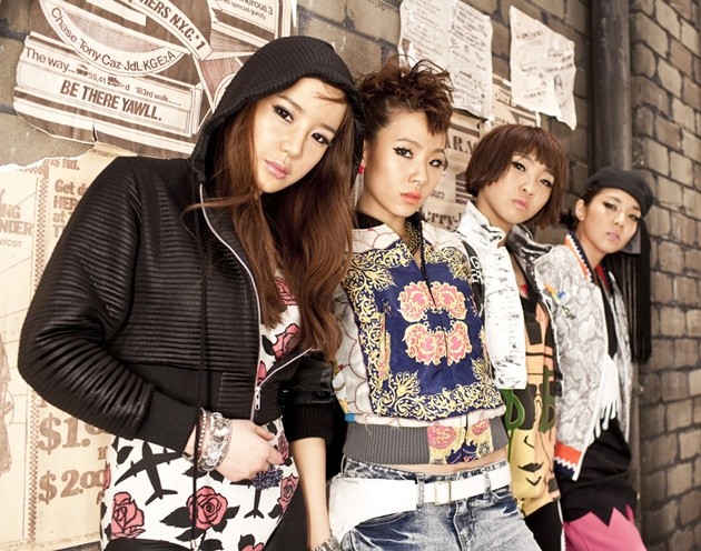 Gambar Foto Fashion Unik 2NE1 Banyak di Gandrungi Kalangan Remaja