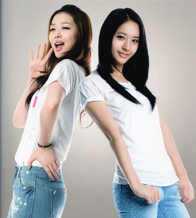 Foto Photoshoot Sulli dan Krystal di Sebuah Iklan Produk