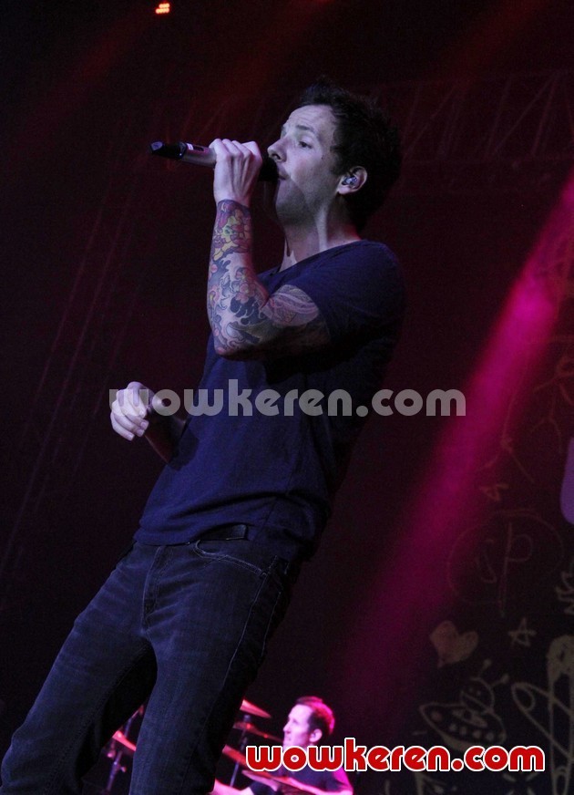 Gambar Foto Konser Simple Plan di Istora Senayan