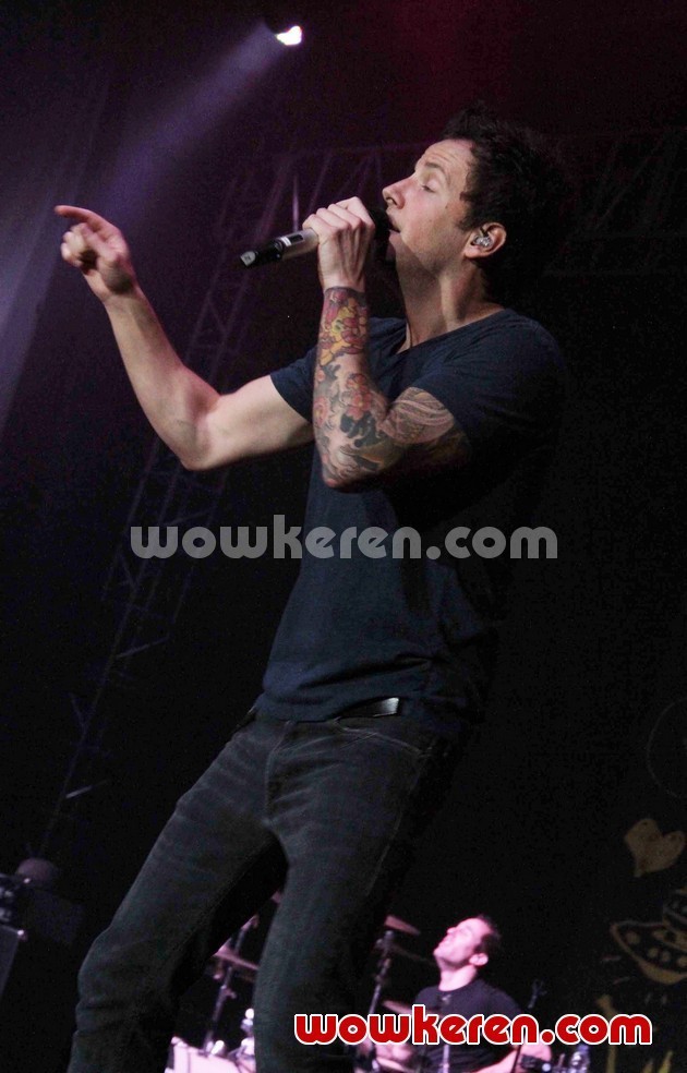 Gambar Foto Konser Simple Plan di Istora Senayan