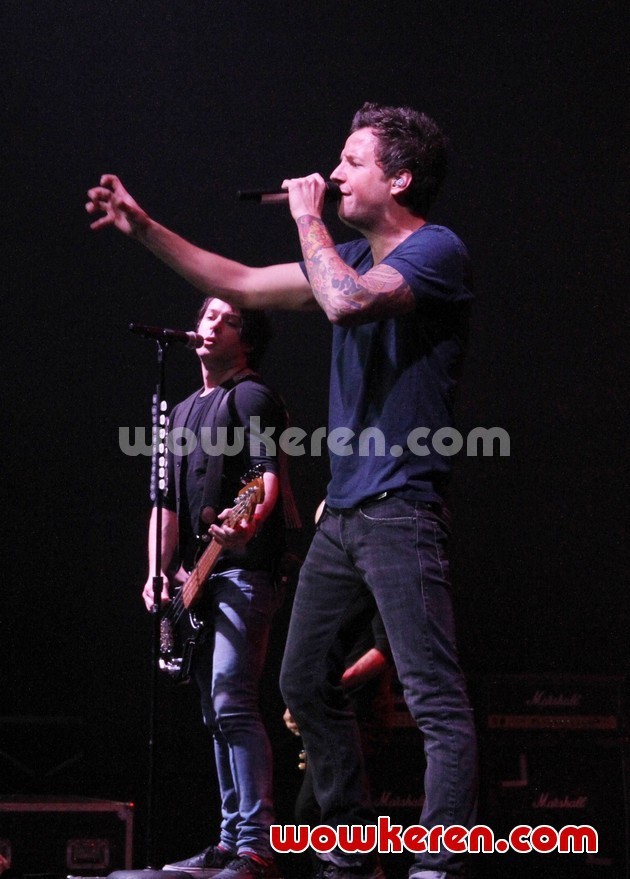 Gambar Foto Konser Simple Plan di Istora Senayan