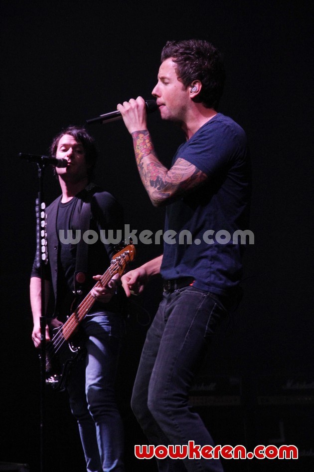 Gambar Foto Konser Simple Plan di Istora Senayan