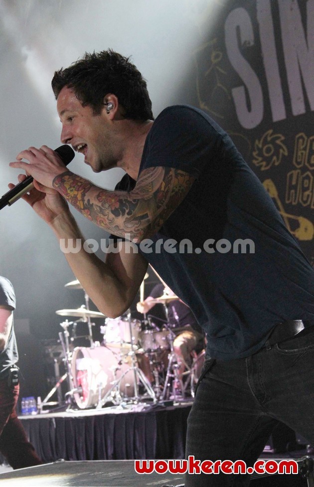 Gambar Foto Konser Simple Plan di Istora Senayan