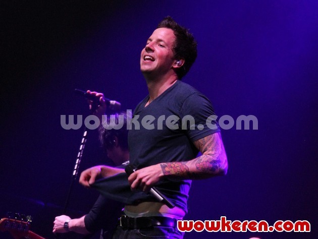 Gambar Foto Konser Simple Plan di Istora Senayan