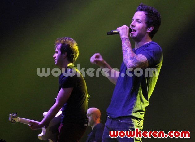 Gambar Foto Konser Simple Plan di Istora Senayan
