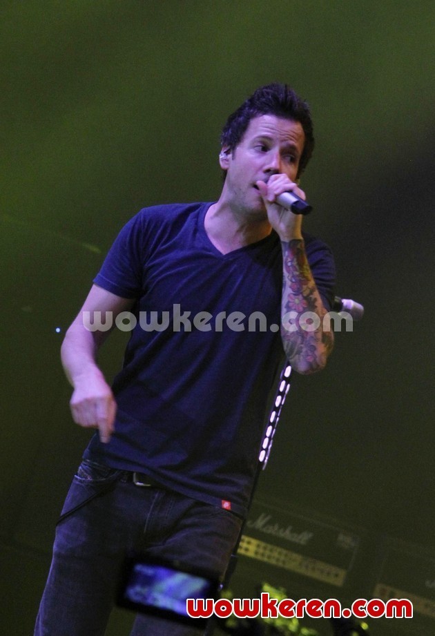 Gambar Foto Konser Simple Plan di Istora Senayan