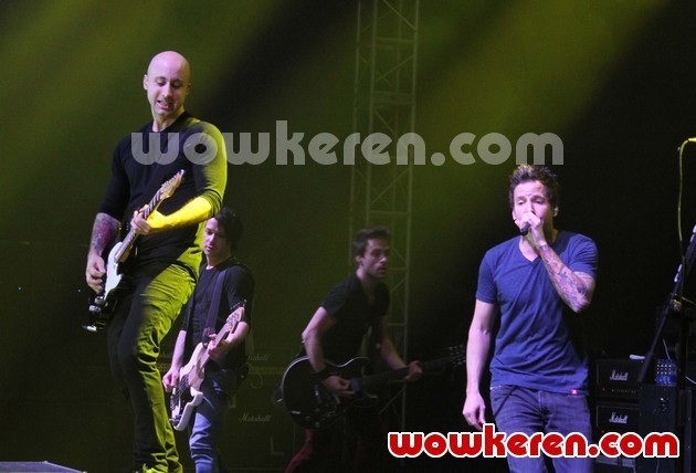 Gambar Foto Konser Simple Plan di Istora Senayan