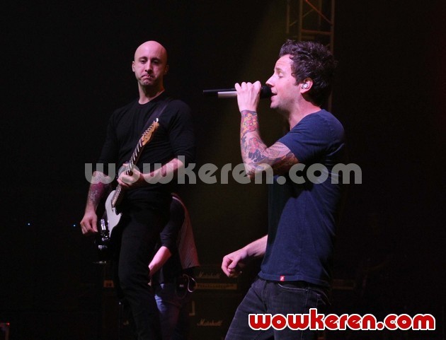 Gambar Foto Konser Simple Plan di Istora Senayan