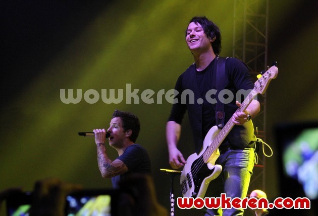 Gambar Foto Konser Simple Plan di Istora Senayan