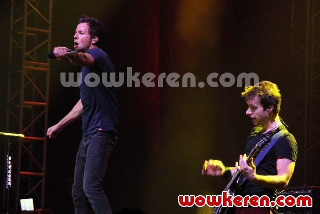 Gambar Foto Konser Simple Plan di Istora Senayan