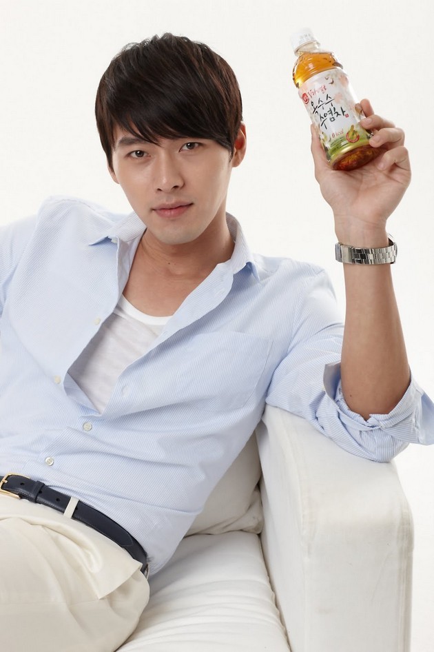 Gambar Foto Hyun Bin di Sebuah Promo Iklan Minuman
