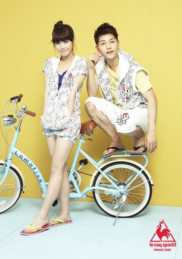 Gambar Foto IU dan Song Jong Ki Menjadi Ikon Fashion Lecoq Sportif