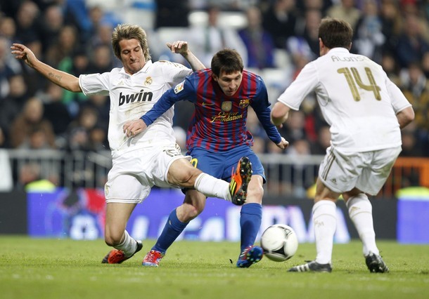 Gambar Foto Lionel Messi dalam Laga Melawan Real Madrid