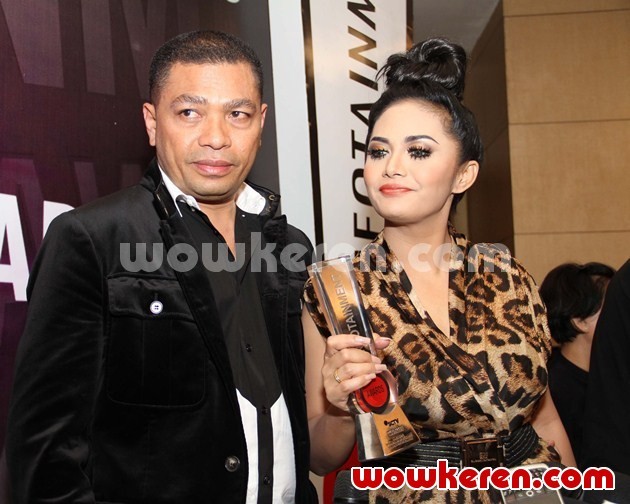 Gambar Foto Raul Lemos dan Krisdayanti di Infotainment Awards SCTV 2012