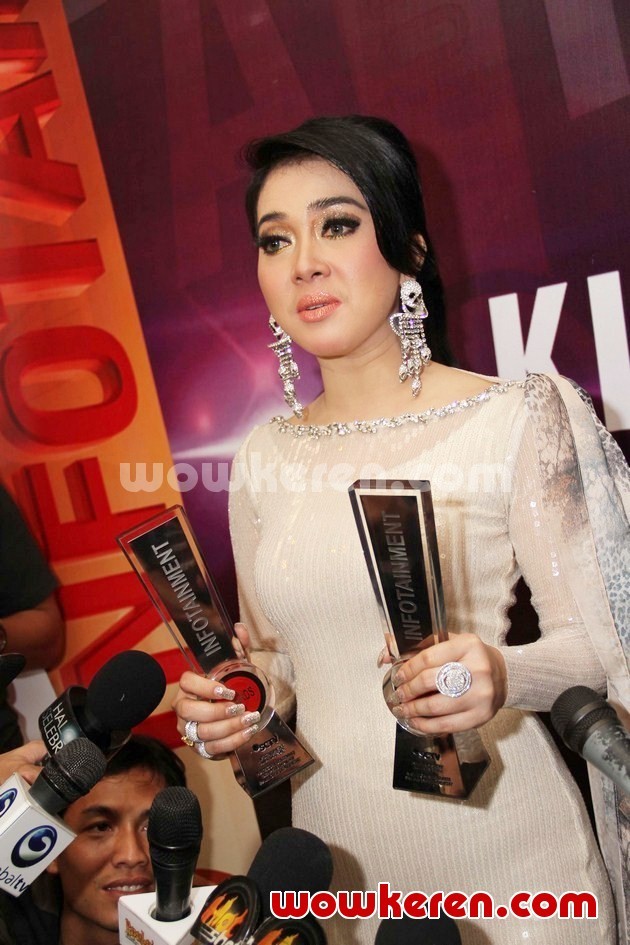 Gambar Foto Syahrini di Infotainment Awards SCTV 2012