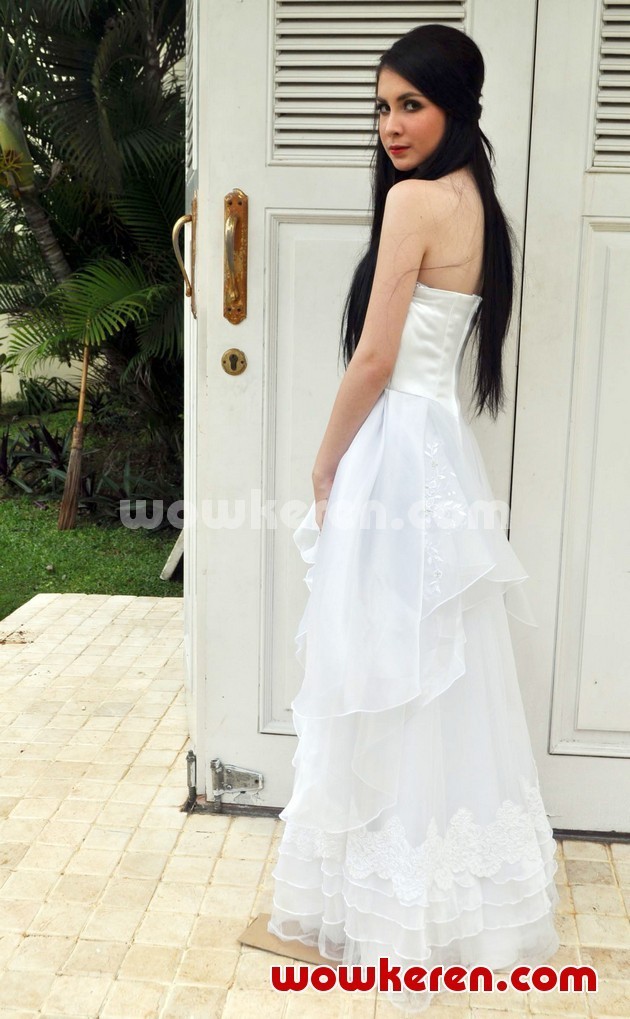 Gambar Foto Arumi Bachsin Menjadi Model Video Klip di 'Curiga Demi