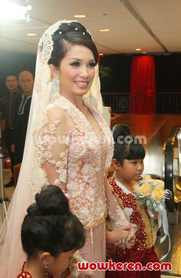 Gambar Foto Akad Nikah Ussy Sulistiawaty dan Andhika Pratama