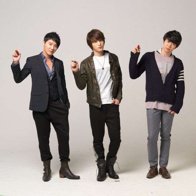 Gambar Foto JYJ Menjadi Model Iklan Suatu Produk