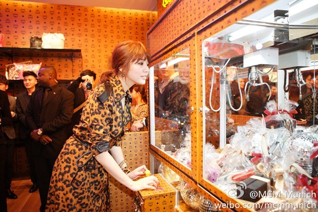 Gambar Foto Yoon Eun Hye dalam acara pembukaan Mode Creation Munich