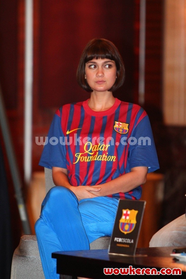 Gambar Foto Luna Maya di Launching Akademi Sepakbola FCB Escola Indonesia