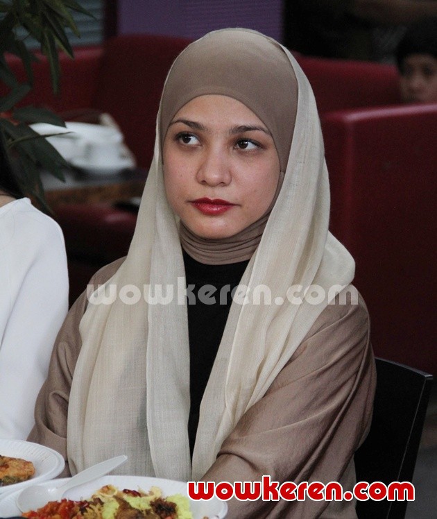 Gambar Foto Rachel Maryam di Syukuran Produksi 'Rectoverso'