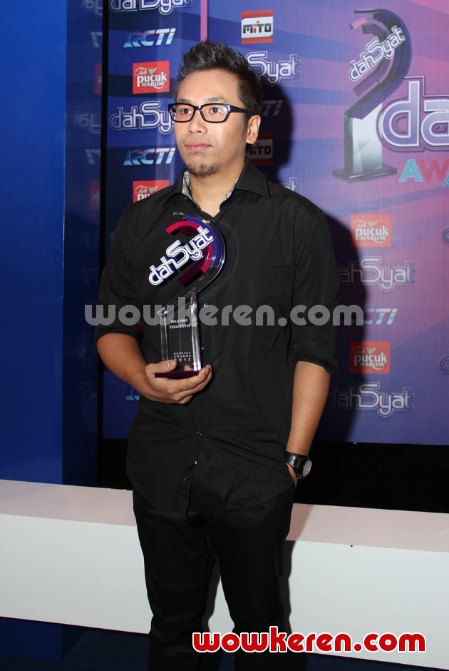 Gambar Foto Sammy Simorangkir di Dahsyat Awards RCTI 2012