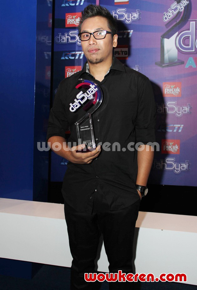 Gambar Foto Sammy Simorangkir di Dahsyat Awards RCTI 2012