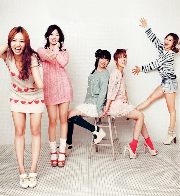 Gambar Foto Pose Girl's Day untuk Katalog Fashion