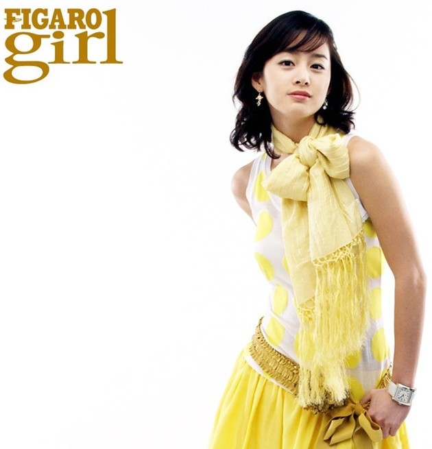 Gambar Foto Kim Tae Hee Menjadi Model di Majalah Figaro Girl
