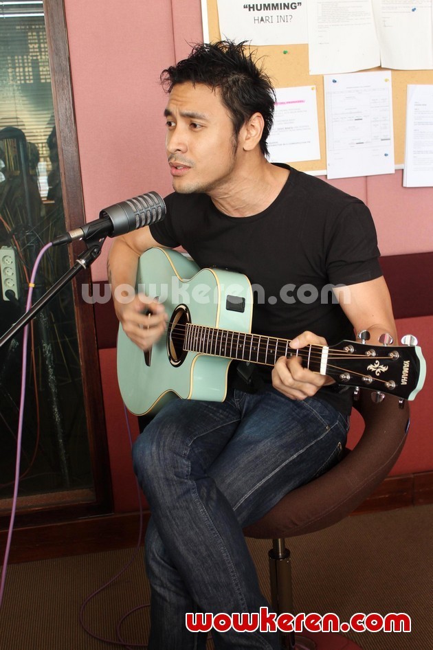 Gambar Foto Ello di Ulang Tahun Cosmopolitan FM